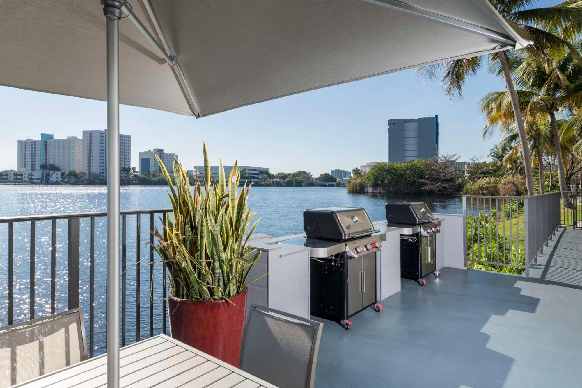 Homewood Suites Miami Airport/Blue Lagoon Exterior photo